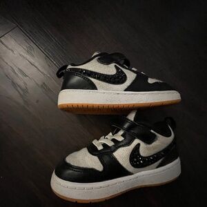 Toddler girl Nike size 8